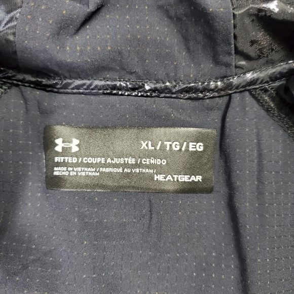 UA Perpetual Short Sleeve Windbreaker - Picture 8 of 8